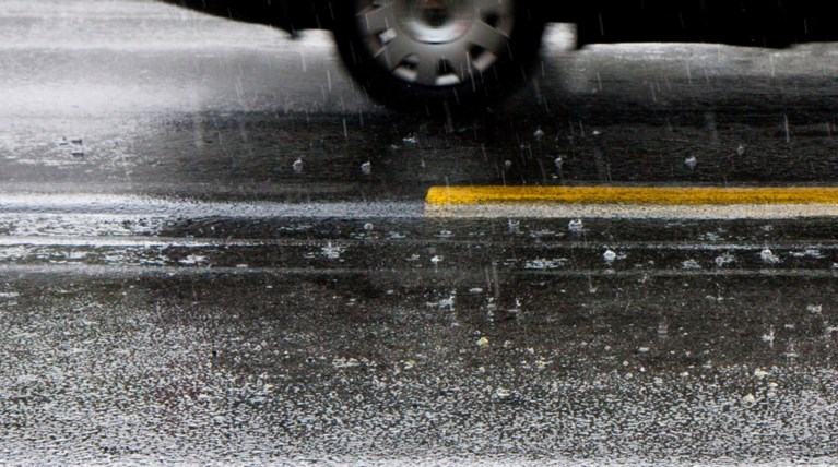 Κακοκαιρία σήμερα με καταιγίδες και ισχυρούς ανέμους