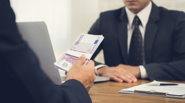 Ποινική δίωξη για δωροδοκία 210.000 ευρώ στο Μετρό