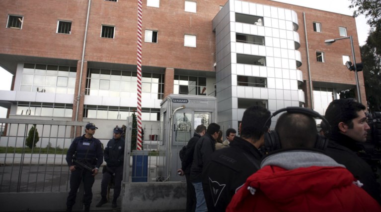 Συνελήφθη στο Μενίδι ο ένας από τους τρεις δραπέτες του Μεταγωγών