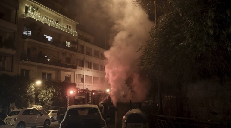 Πέντε φωτιές σε ΙΧ τη νύχτα στην Αττική