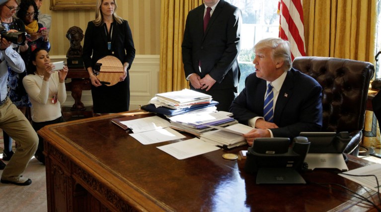 Αποκάλυψη: Τι ώρα πιάνει δουλειά ο Τραμπ στον Λευκό Οίκο;