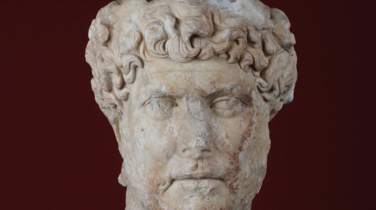 Ανδριανός:Εκθεση για τον αυτοκράτορα που λάτρεψε τη Αθήνα στο Φετιχιέ Τζαμί