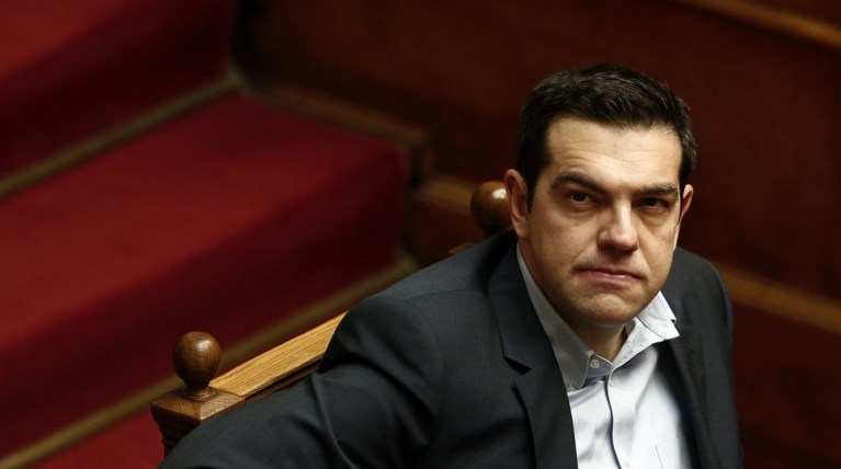 Handelsblatt: Αυταπάτη ότι η Ελλάδα θα σπάσει τα δεσμά των δανειστών