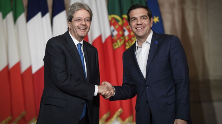 «Σύμπτωση απόψεων» στη συνάντηση Τσίπρα-Τζεντιλόνι στη Ρώμη