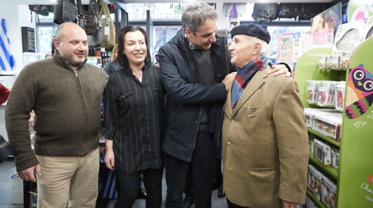 Περιοδεία Μητσοτάκη: Εγκλωβισμένη η χώρα στην ύφεση