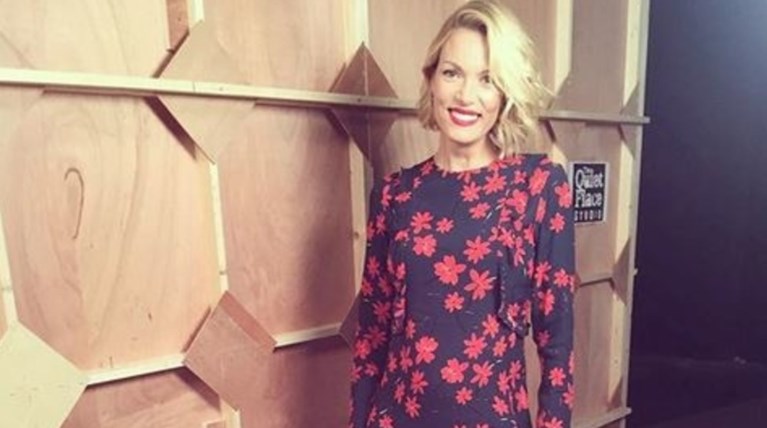 Η φωτογράφηση της εγκυμονούσας Βίκυ Καγιά πριν μπει στο μαιευτήριο