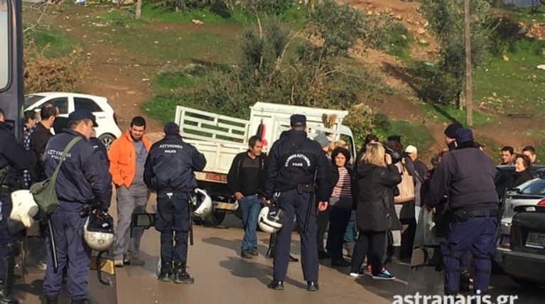 Αιφνιδιαστική επίσκεψη Μουζάλα στη Χίο μετά τη νύχτα επεισοδίων στη ΒΙΑΛ