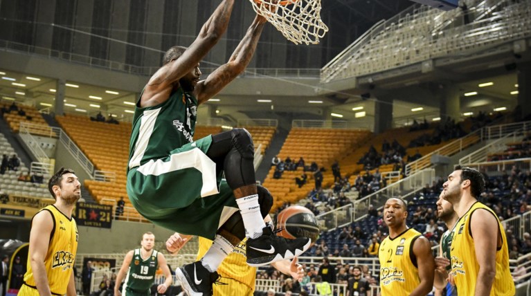 Ο Παναθηναϊκός συνέτριψε την ΑΕΚ με 94-74 στο ΟΑΚΑ