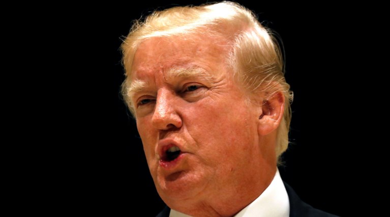 Ο Τραμπ... «διαβεβαιώνει»: Δεν είμαι ρατσιστής!