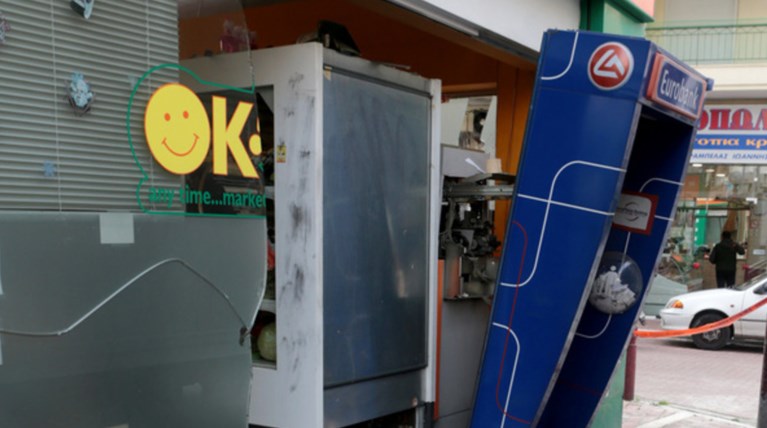Aνατίναξαν ATM σε σούπερ μάρκετ στη Δάφνη