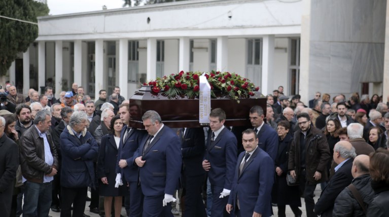 Συγγενείς και σύντροφοι αποχαιρέτησαν τον Θοδωρή Μιχόπουλο