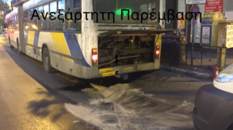 Εκρηξη σε λεωφορείο - "Εσκασε" ο κινητήρας του στην Πατησίων