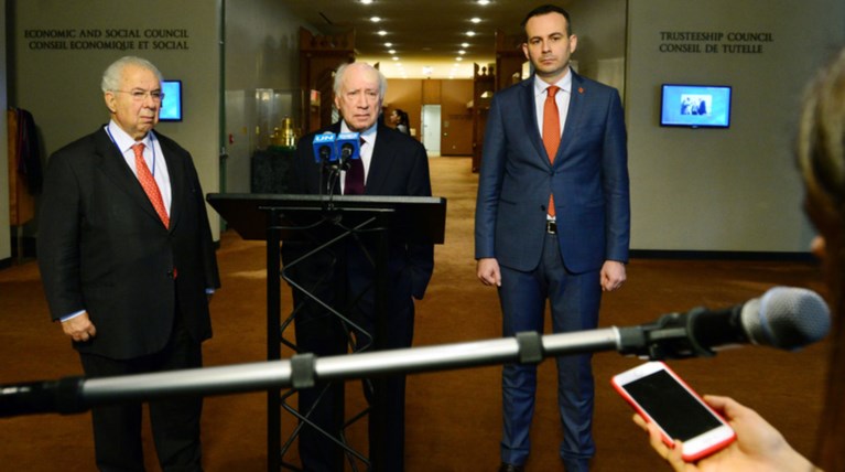 Σκόπια: Μακριά από μια έντιμη λύση οι προτάσεις Νίμιτς