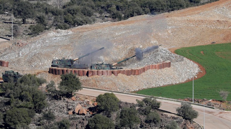 Αρχισε η τουρκική εισβολή στη Συρία- Σφυροκοπούν τους Κούρδους