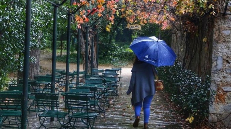 Νεφώσεις, καταιγίδες και ισχυροί άνεμοι σε όλη τη χώρα