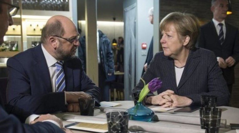 Η Μέρκελ χαιρετίζει την απόφαση του SPD, η νεολαία επιμένει