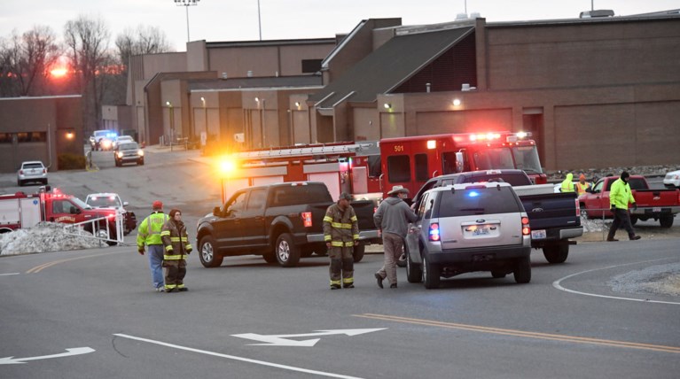 Ενας νεκρός και πολλοί τραυματίες από επίθεση σε σχολείο στο Κεντάκι