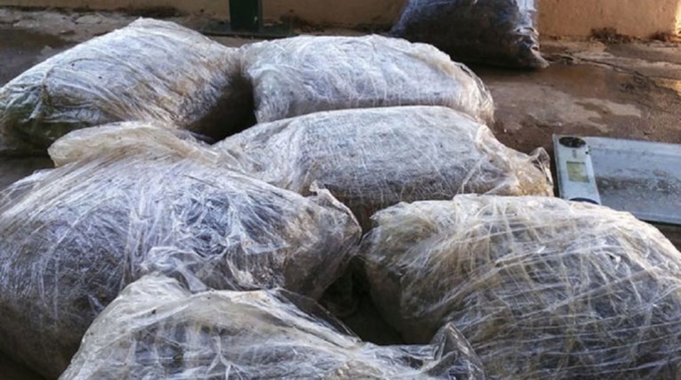 Αχαΐα: Η θάλασσα ξέβρασε 28 κιλά χασίς στη Λακκόπετρα