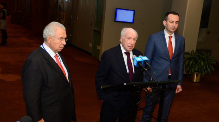 Σκοπιανά ΜΜΕ: Οι ΥΠ.ΕΞ. αναλαμβάνουν πλέον την διαπραγμάτευση