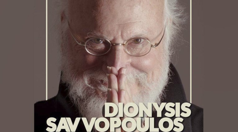 Ο Διονύσης Σαββόπουλος τραγουδά σε μια εκκλησία του Λονδίνου