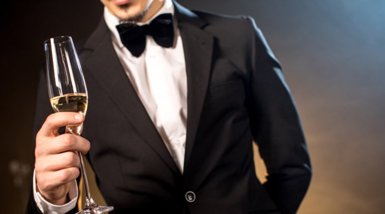 Σάλος για το «φιλανθρωπικό» γκαλά ανδρικής λέσχης στο Λονδίνο