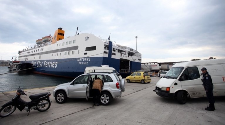 Δεμένα τα πλοία στα λιμάνια σε Πειραιά, Λαύριο, Ραφήνα