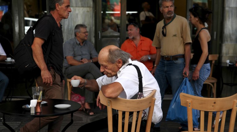 Νέα έρευνα: Ανάπτυξη με... καφενεία και σουβλατζίδικα το 2017