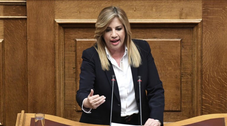 Σκληρή επίθεση Φώφης κατά Τσίπρα και Κυριάκου για το Σκοπιανό