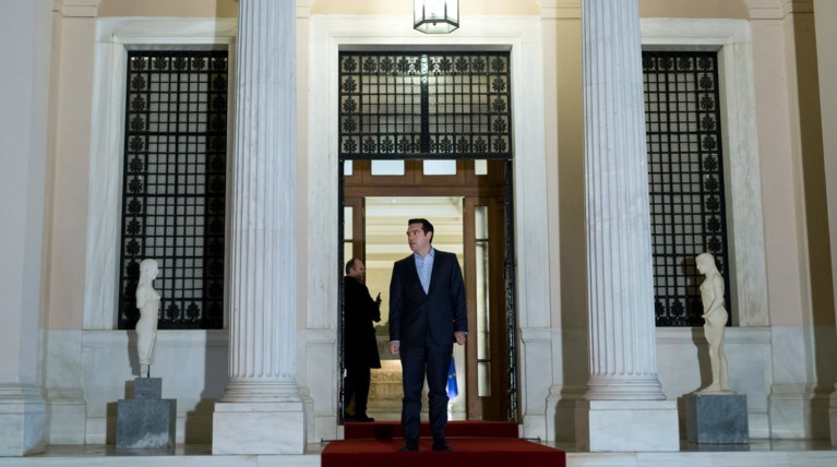 Σκοπιανό: Στον Παυλόπουλο απόψε ο Τσίπρας, αύριο συναντά τους αρχηγούς