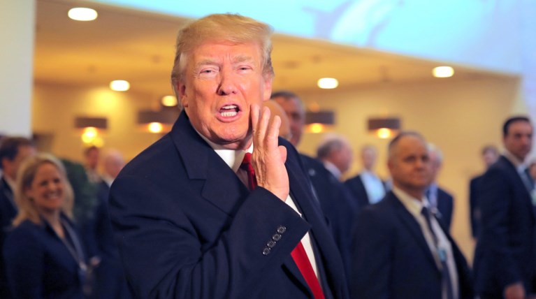 Τραμπ ο ...αποκαλυπτικός: Τουιτάρω και από το κρεβάτι