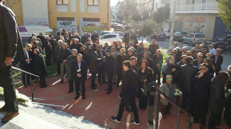 Θλίψη και βουβός πόνος στο τελευταίο "αντίο" στον Νίκο Τσίτσα