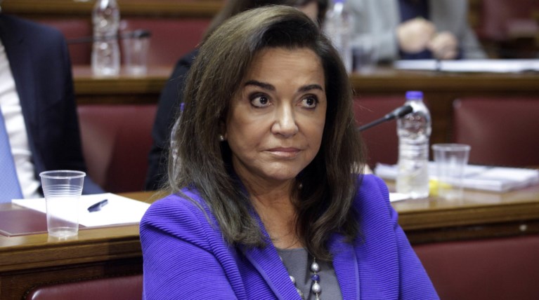 Η απίστευτη ατάκα Ντόρας για Σκοπιανό με την ...Σίντι Κρόφορντ