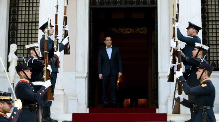 FT: «Παρτίδα πόκερ» για τον Τσίπρα το Σκοπιανό με άγνωστο αποτέλεσμα