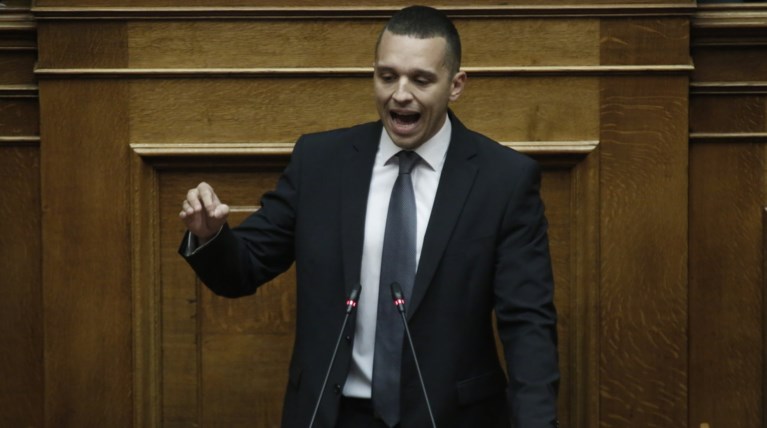Πόσο θα κόψουν το μισθό του Κασιδιάρη για τις ύβρεις σε Κοτζιά