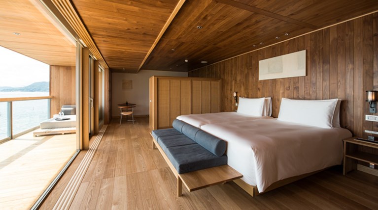 Ένα μαγικό πλωτό ξενοδοχείο στην Ιαπωνία