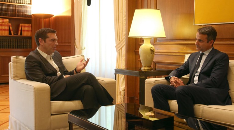 Τσίπρας σε Μητσοτάκη: Πρέπει να λύσω το Σκοπιανό, έχω ευθύνη
