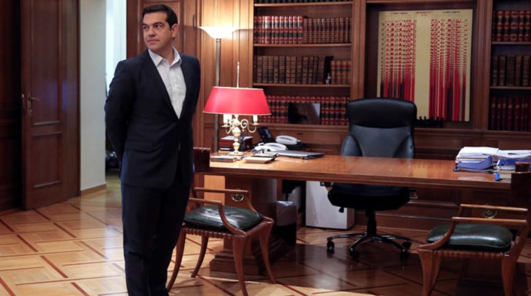 Μαξίμου: Ευσεβείς πόθοι ο σεισμός & τα εκατομμύρια διαδηλωτών