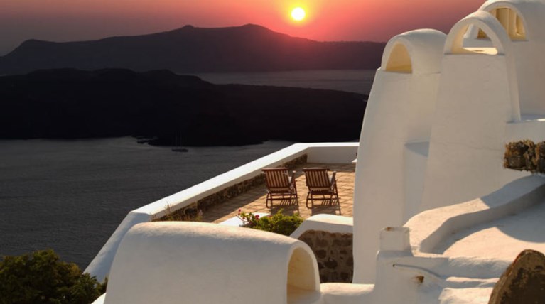 Η διεθνής ελίτ ψάχνει να αγοράσει εξοχικό στην Ελλάδα