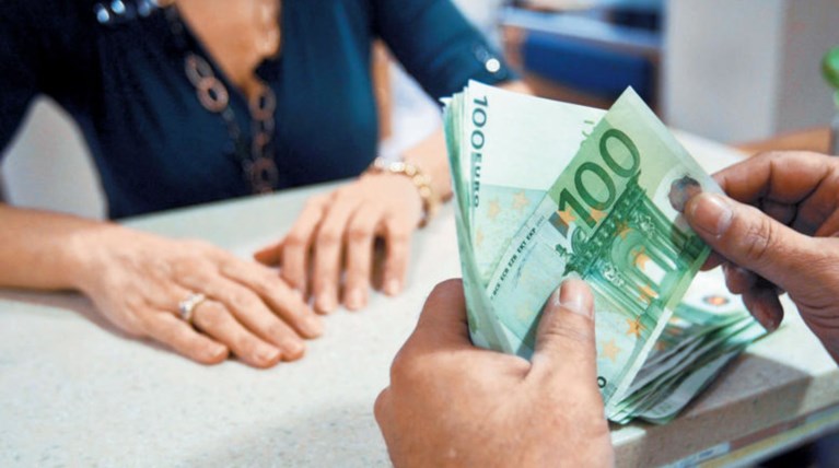 Μειώθηκαν τα κρατικά φέσια στον ιδιωτικό τομέα τον Δεκέμβριο