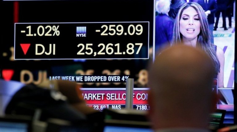 Oι τυχεροί και οι μεγάλοι χαμένοι από τη «βουτιά» του Dow Jones