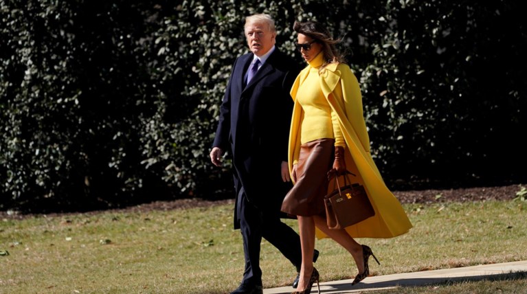 Το πολύ πονηρό κόλπο της Μελάνια για να αποφύγει το χέρι του Τραμπ