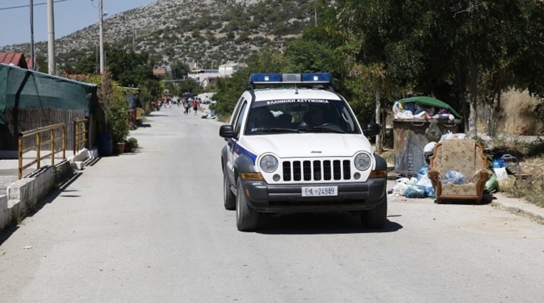 Επιτέθηκαν και πήραν χρήματα και όπλο από αστυνομικό