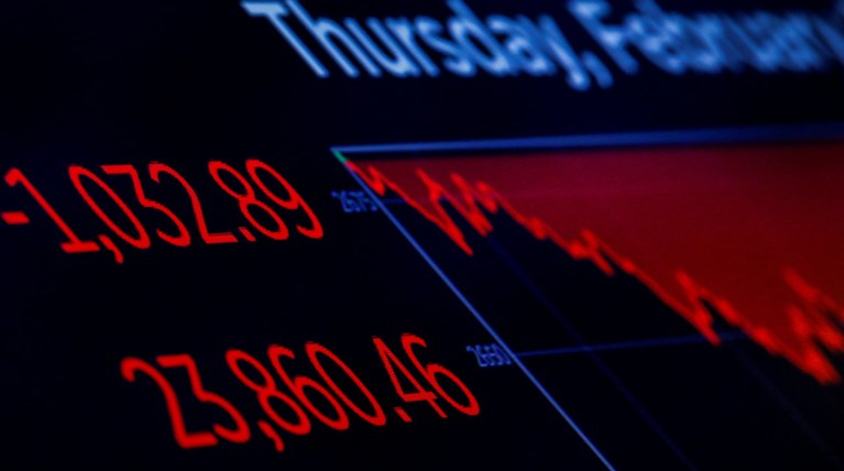 Νέο κραχ στη Wall - Πτώση 1000 μονάδων για τον Dow