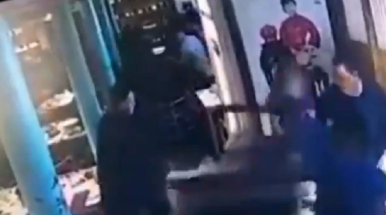 Μία νεκρή και 12 τραυματίες σε επίθεση με μαχαίρι στην Κίνα (βίντεο)