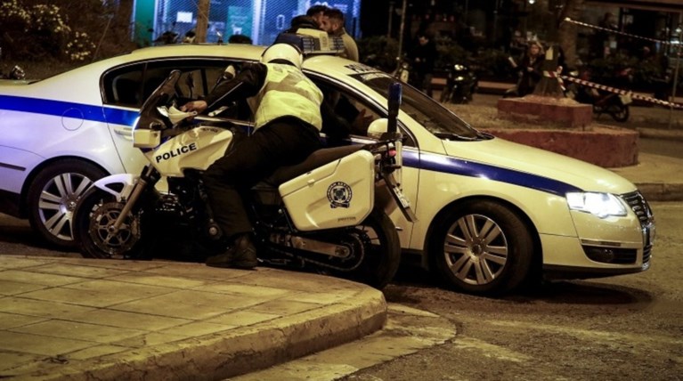 Τρεις τραυματίες, οι δύο αστυνομικοί, μετά από καταδίωξη στην Άρτα