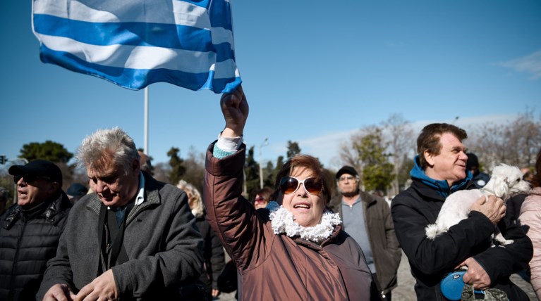 Διαδήλωσαν κατά του Μπουτάρη με σημαίες και εθνικό ύμνο