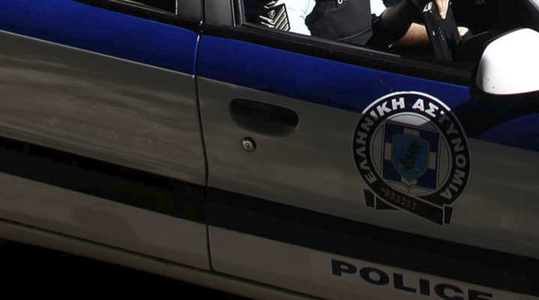 Σοβάδες αποκολλήθηκαν από στέγαστρο στο κέντρο της Θεσσαλονίκης
