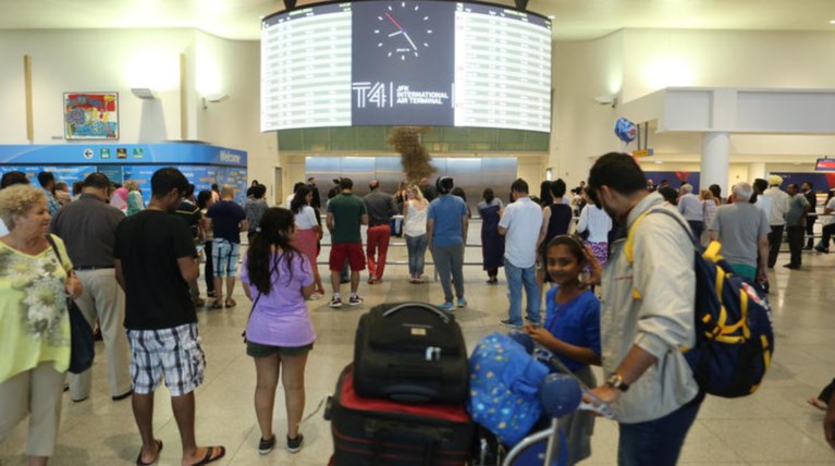 ΗΠΑ: Καταργείται η ταξιδιωτική απαγόρευση σε υπηκόους 6 κρατών