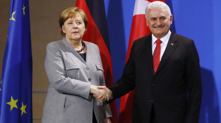 Βερολίνο & Άγκυρα ρίχνουν τους τόνους της διπλωματικής έντασης