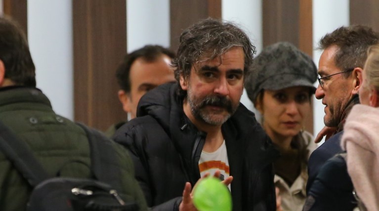 Τουρκία: Απελευθέρωθηκε ο δημοσιογράφος Ντενίζ Γιουτζέλ